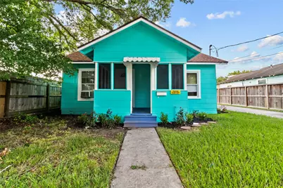 706 E Hunnicutt Street, Baytown, TX 77520 - Photo 1