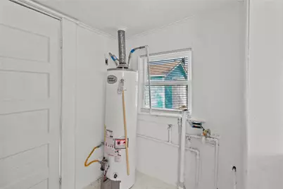 706 E Hunnicutt Street, Baytown, TX 77520 - Photo 10