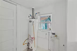 706 E Hunnicutt St, Baytown, TX 77520 - Photo 10