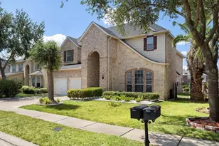 14222 Ingham Ct, Sugar Land, TX 77498 - Photo 4