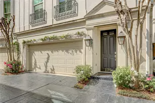 170 Oak Pl Dr, Houston, TX 77006 - Photo 2