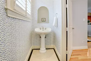 170 Oak Pl Dr, Houston, TX 77006 - Photo 10