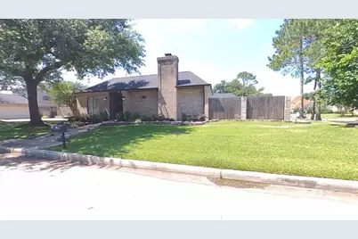 3339 Country Club Boulevard, Stafford, TX 77477 - Photo 2