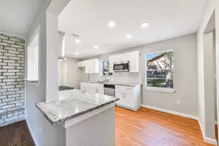 4907 Green Willow Ln, Dickinson, TX 77539 - Photo 8