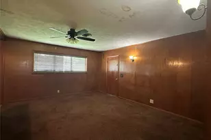 112 Raven St, Clute, TX 77531 - Photo 4
