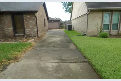 10034 Sageglow Drive, Houston, TX 77089 - Photo 4