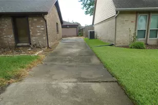 10034 Sageglow Dr, Houston, TX 77089 - Photo 4