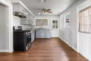 1921 Foote St, Wharton, TX 77488 - Photo 8