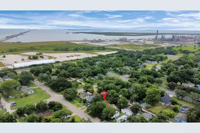 111 6th Avenue N, Texas City, TX 77590 - Photo 8