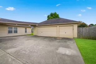2894 Smokey Lake Ln, Dickinson, TX 77539 - Photo 22