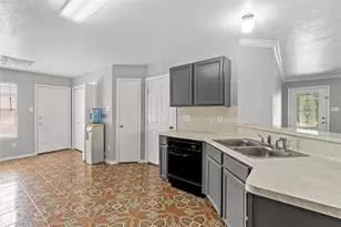 8003 Swiftwater Ln, Houston, TX 77075 - Photo 6
