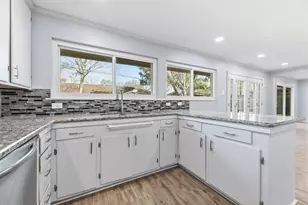 9766 Westview Dr, Houston, TX 77055 - Photo 20