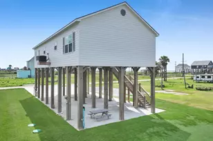 1023 N Bay St, Gilchrist, TX 77617 - Photo 16