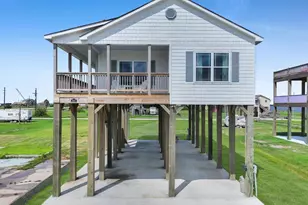 1023 N Bay St, Gilchrist, TX 77617 - Photo 10