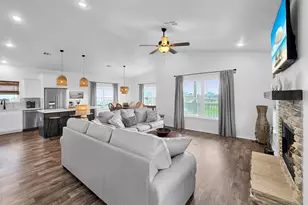 1023 N Bay St, Gilchrist, TX 77617 - Photo 22