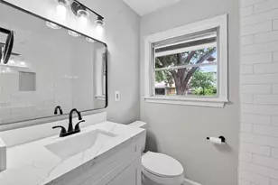 4106 Woodshire St, Houston, TX 77025 - Photo 8