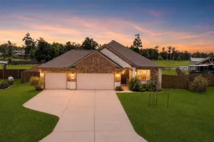 12360 N Chestnut Hls Dr, Conroe, TX 77303 - Photo 2