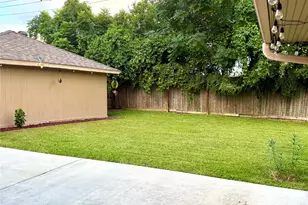 1307 Blue Willow Dr, Houston, TX 77042 - Photo 24