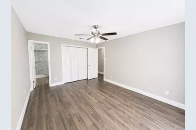 10806 Parkland Woods Drive, Sugar Land, TX 77498 - Photo 6