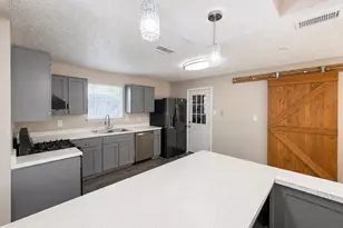 10806 Parkland Woods Dr, Sugar Land, TX 77498 - Photo 4