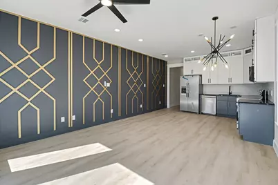 5000 Higgins Unit Street #B, Houston, TX 77033 - Photo 8