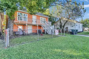 4323 Ave R 1/2, Galveston, TX 77550 - Photo 2