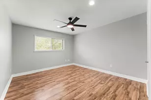 13346 Trail Hollow Dr, Houston, TX 77079 - Photo 22
