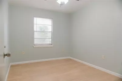 9015 Vinearbor Street, Houston, TX 77033 - Photo 10