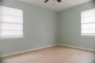9015 Vinearbor St, Houston, TX 77033 - Photo 8
