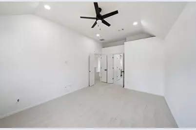 82 N Apple Springs Circle, The Woodlands, TX 77382 - Photo 14