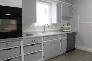 710 Fahrenthold St, El Campo, TX 77437 - Photo 6