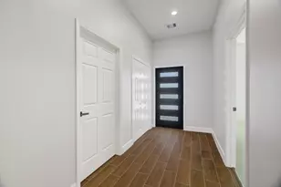 8233 Sterlingshire St, Houston, TX 77078 - Photo 2