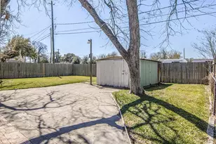 2215 Silverbonnet St, Houston, TX 77055 - Photo 22