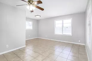 2215 Silverbonnet St, Houston, TX 77055 - Photo 6