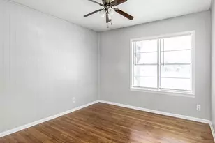 2215 Silverbonnet St, Houston, TX 77055 - Photo 12