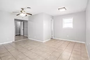 2215 Silverbonnet St, Houston, TX 77055 - Photo 8