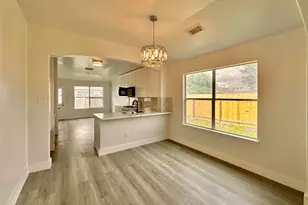 8202 Radial Ct, Rosharon, TX 77583 - Photo 4
