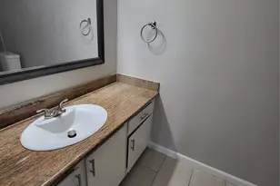 2818 S Bartell Dr, Houston, TX 77054 - Photo 18