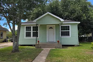 1003 Merchant St, El Campo, TX 77437 - Photo 2