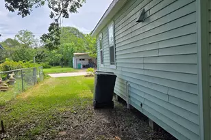 1003 Merchant St, El Campo, TX 77437 - Photo 18