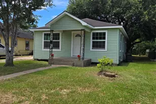 1003 Merchant St, El Campo, TX 77437 - Photo 1