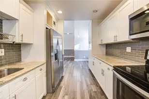 9809 Richmond Ave, Houston, TX 77042 - Photo 10