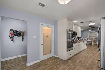 7010 Bluebird Lane, Alvin, TX 77511 - Photo 18