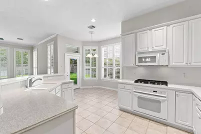 23 S Belfair Place, The Woodlands, TX 77382 - Photo 12
