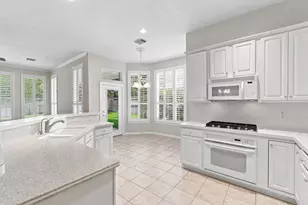 23 S Belfair Pl, The Woodlands, TX 77382 - Photo 12