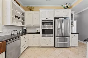 7210 Pine Dr, Alvin, TX 77511 - Photo 8