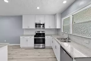 2131 Counter Point Dr, Houston, TX 77055 - Photo 4