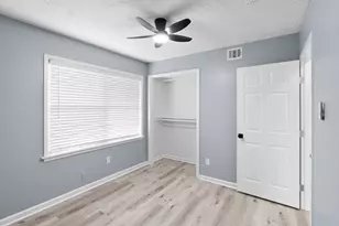 2131 Counter Point Dr, Houston, TX 77055 - Photo 18