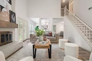 7 S Cypress Pine Dr, The Woodlands, TX 77381 - Photo 2