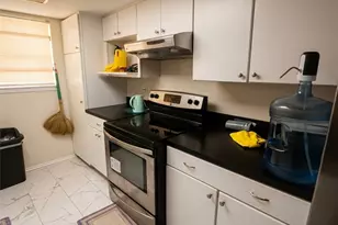 7216 Crownwest St, Houston, TX 77072 - Photo 10